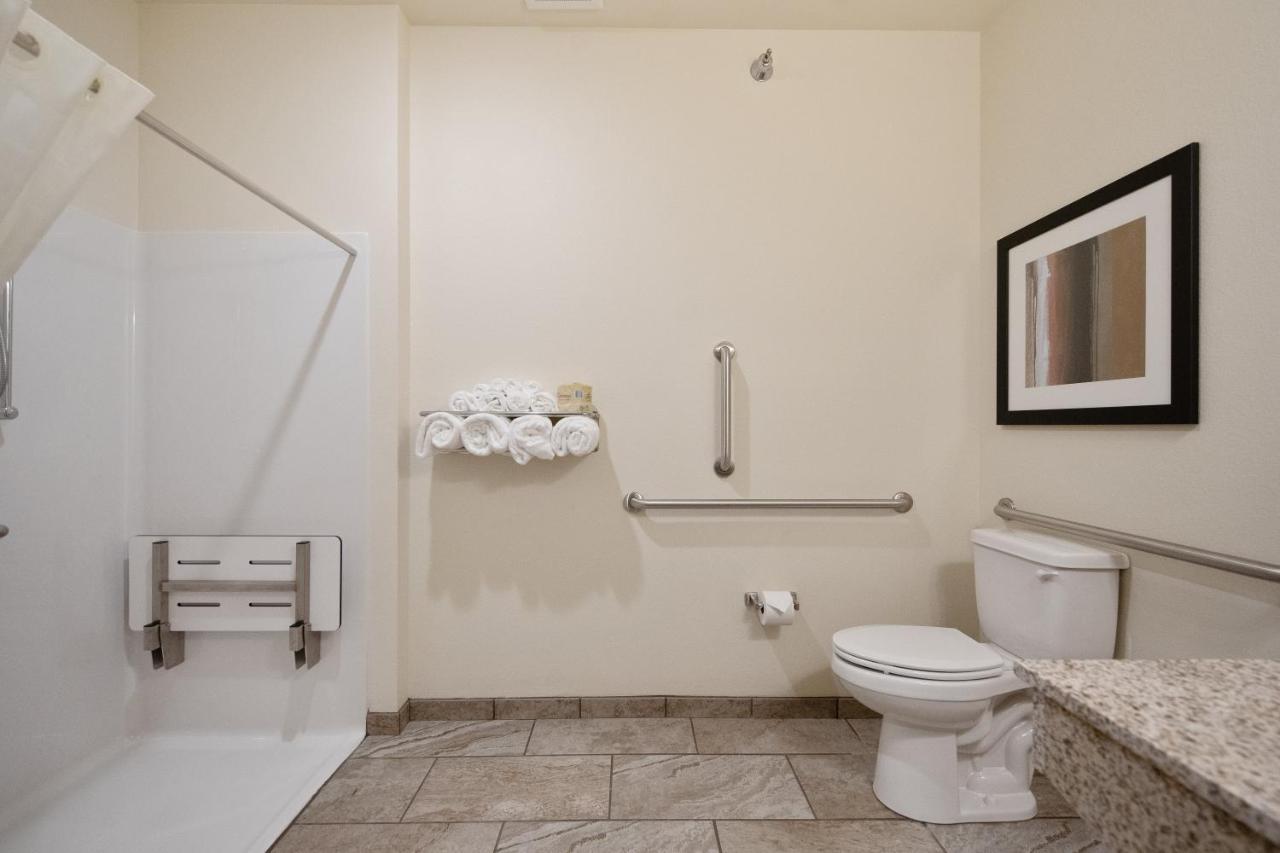 Cobblestone Hotel & Suites - Austin Exterior photo