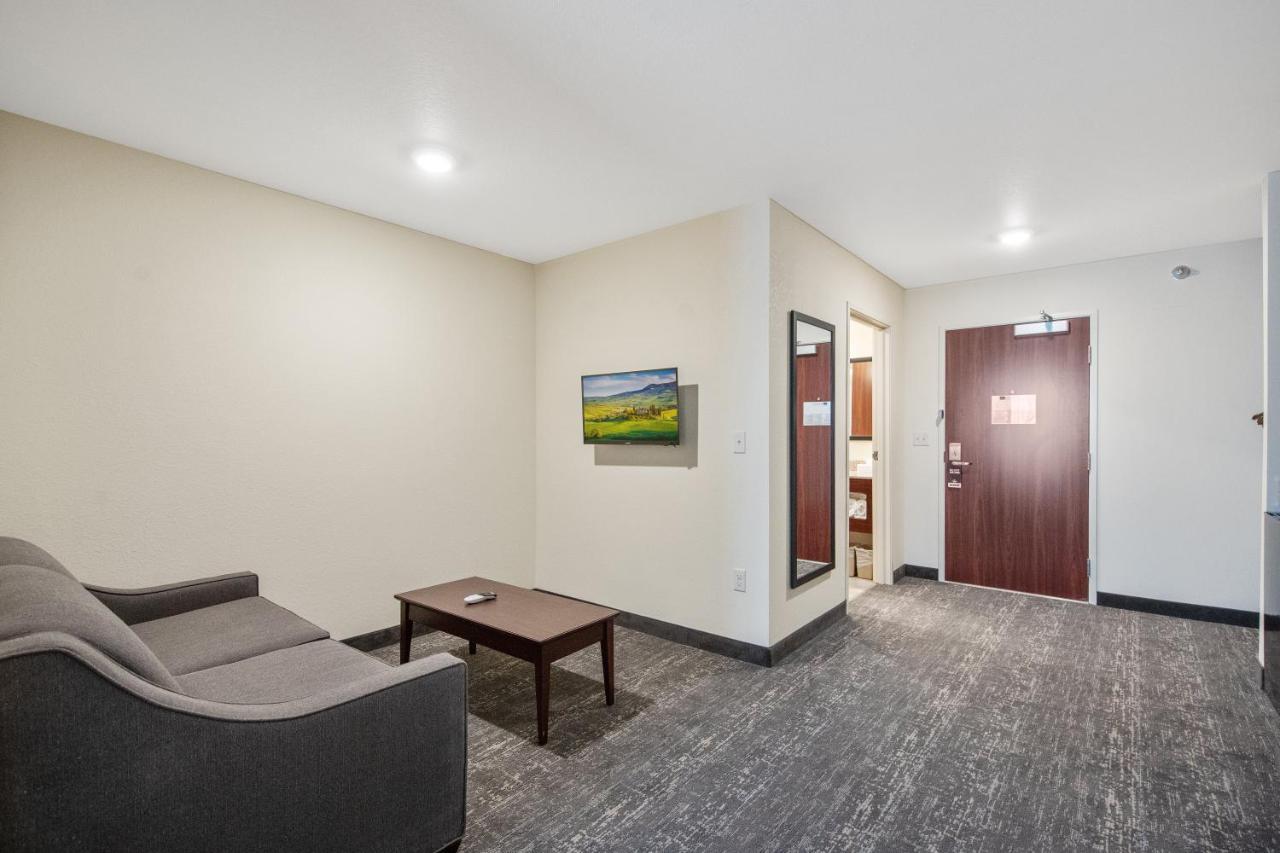 Cobblestone Hotel & Suites - Austin Exterior photo